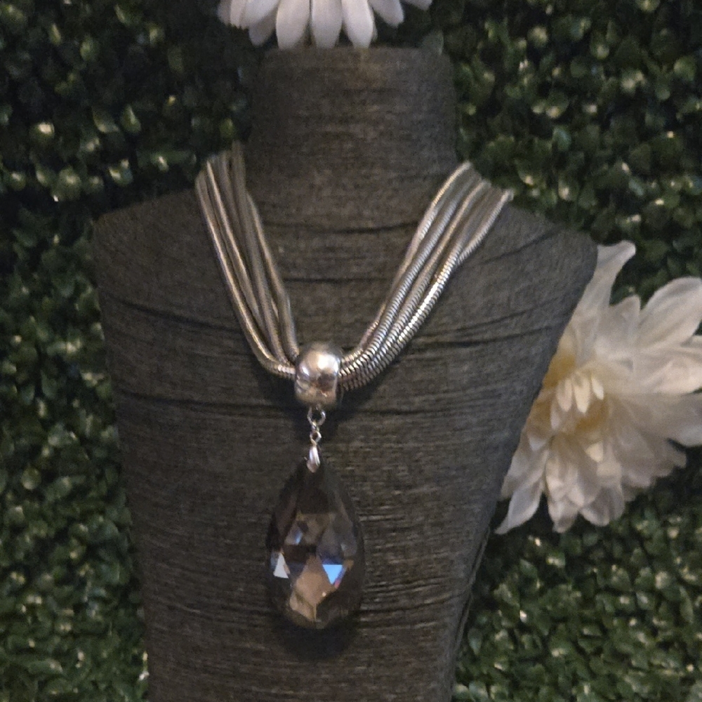 Elegant Silver Necklace with Crystal Pendant